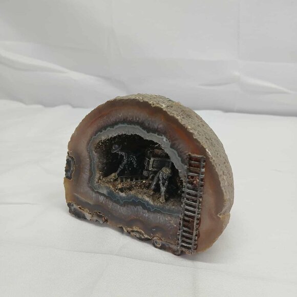 Geode with Mining Operation - Picture 5 of 10
